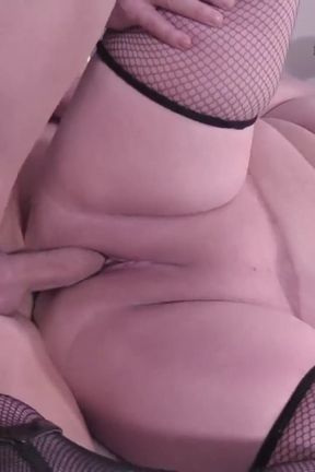 Amateur Chaturbate model makes her porno debut