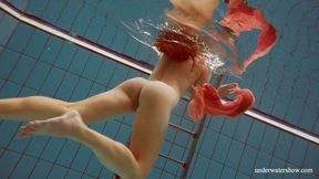 ”Polish sexy shaped Deniska swimming nude”