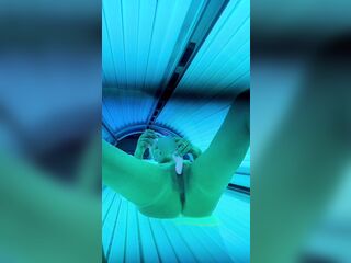 Squirting in tanning daybed
