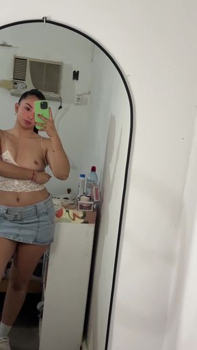 Teen onlyfan shows off her tits