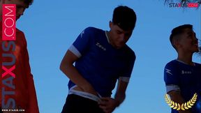 STAXUS :: Hot bicyclists can'_t resist making an emergency stop