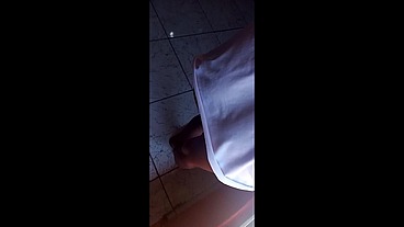 pquena fico malhada vendo o safado treinar suado deu sem camisinha