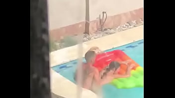 Alba&ntilde_il graba a pareja