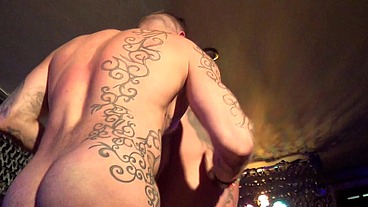 Bareback Show Porn live in PUBLIC