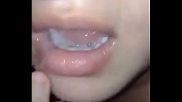 Minha esposa chupa uma rola perfeita, fala do passado dela e me deixa louco de tes&atilde_o