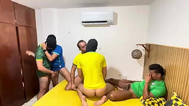 BRASIL PERDEU A COPA E OS TORCEDORES DERAM O CU