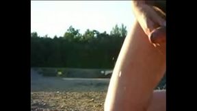 Exhibe et branle sur un chantier