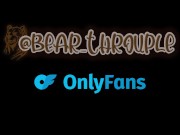 Oso comiéndole el culo a niñato joven y peludo