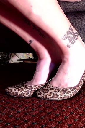 Close up Sexy MILF Feet in Ballet Flats