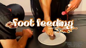 FOOT FEEDING with my big feet [ITA Language]