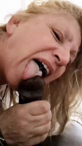Adora il cazzo Nero
