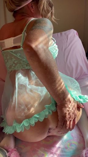 Tell your friends to CUM for Riley   Clip 1