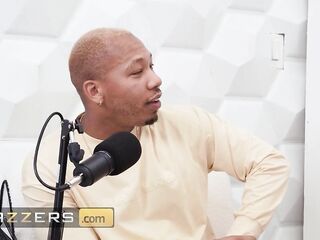 BRAZZERS - Sexy Threesome Luna Star, Sinatra Monroe & Ricky Finish The Podcast & Head To The Bed For A Steamy trio