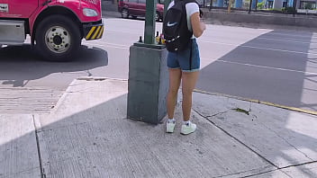 &iexcl_Peque&ntilde_a Vendedora Ambulante Termina en un Hotel con un Desconocido! C&aacute_mara Oculta