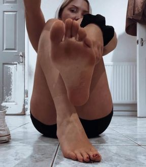 GOON STATION #4 - worship my perfect feet