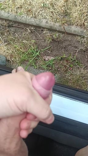 Outdoor / Cumshot While Working
