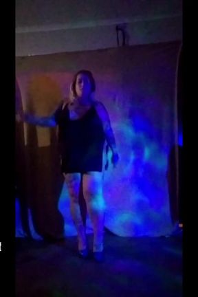 Sally Sparkle cums for you