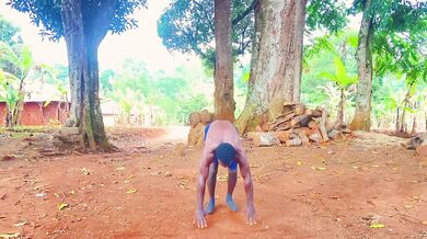 Blonde fitness girl frotting her thick ass on camera