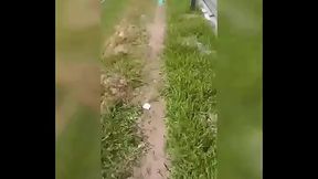 Mostrando a rola na rua, andando sem shorts