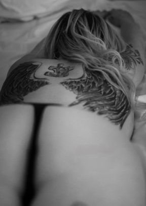 Squirting MILF is playing with herself