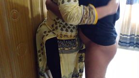 Office Boss Fuck a Arabian Muslim Maid When She Was Clean Office Room!