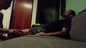 Atendiendo las necesidades de este hombre como se debe...