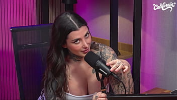 MORENA TATUADA D&Aacute_ SHOW DE FETICHE