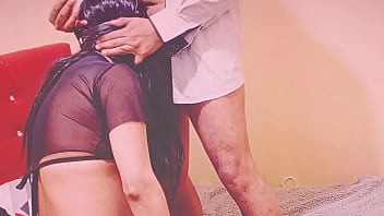 Crossdresser femboy hace sexo oral y se pone en posicion