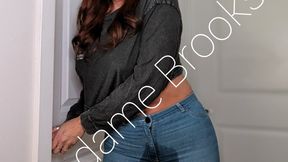 Nikki Brooks- Step-Mommy's Gotta Pee (1080HD)