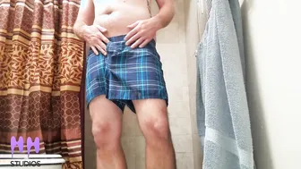 Gonzo Harold Jerks His Big Dick in the Shower