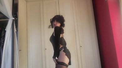 come on stepson, your stepmother is teaching you something