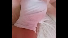 Fui passar o dia dos namorados com o amante no motel e ele gravou socando a rola dele em mim