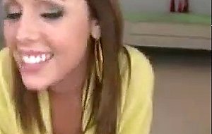 Superbe teen au visage de poupe pompe une bite!!!!