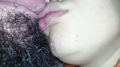 Kinky kiss between couple, he really loves her giant lips,he licks she????