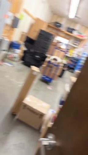 Mommy flashes titties at work