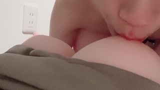 [For women] A handsome boyfriend who was lustful for her cute girlfriend keeps licking her boobs for