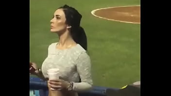 Culito milf bailando en el estadio