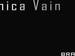 Brazzers - Veronica Vain's Halloween Slutfest Neglected Wife Gets Her Constricted Snatch Hammered by a Throbbiing Vampire Schlong