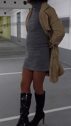 I Piss in My Latex Panty and High Heel Boots (see Face)