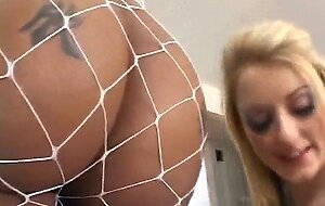 Sophie dee  kapri styles 3some