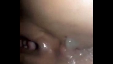 Novinha virgem da buceta tem seu cu arrombado por uma rola enorme