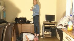 Morning Coffee Break Head Trampling 2 (4K)