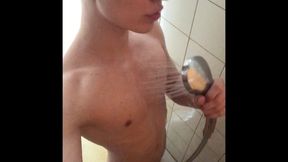 (Risky) Torrid guy Wank in Shower at the Gym /BIG MAN MEAT (23cm)/Huge fountain