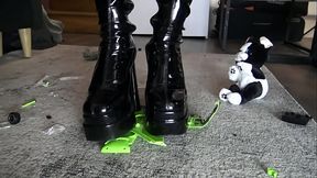 Booty bitch in a merciless mood for destruction!