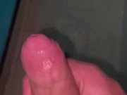 Me hago la paja en mi baño y me vengo todo