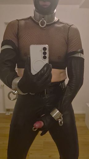 Shaking my cock in leather and latex