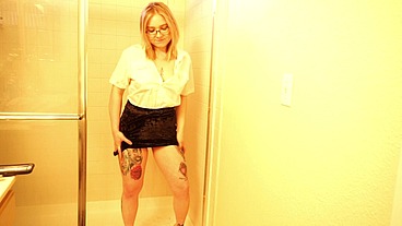 PISSING THE FLOOR AND PISS MASTURBATION