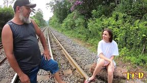 uma garotinha perdida nos trilhos encontrou velho tarado - luara amaral - sandro lima