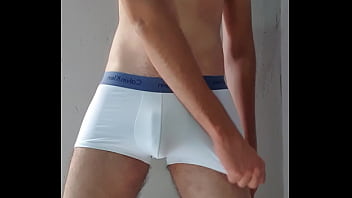 Apenas com cueca