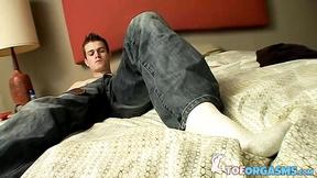 ”Hunk Bryce Corbin wiggles his toes while he feels pure pleasure while wanking”